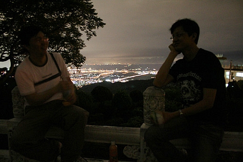 各位同學懷念曉園的夜景嗎？